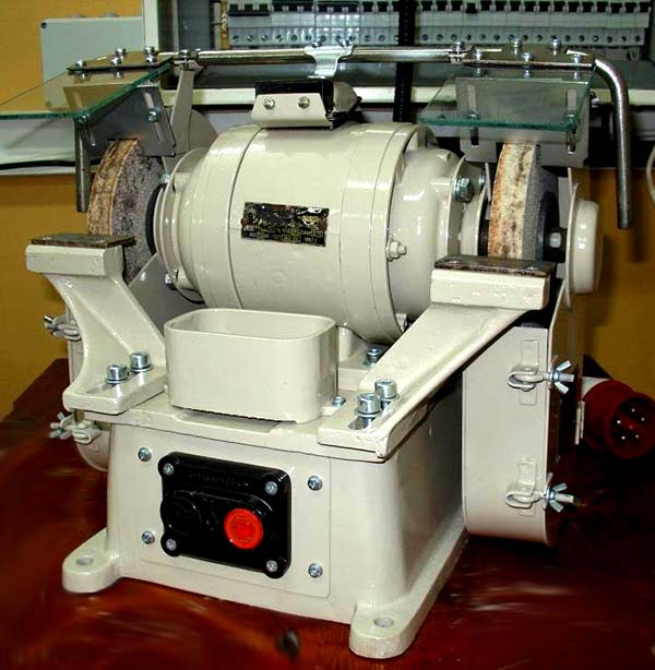 Загальний вигляд точильно-шліфувального верстата ЕТ-62 ЕТ-62 Загальний вигляд точильно-шліфувального верстата